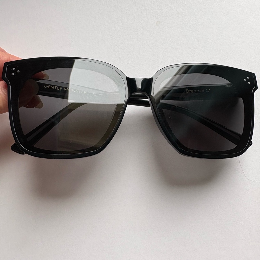 GENTLE MONSTER Black Square Sunglasses